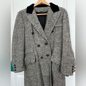 Vintage Herringbone Woman’s Long Coat. Calf length. Size Medium. Great condition